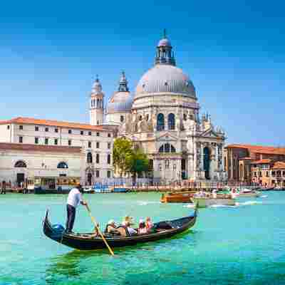 Venice gondola service returns as lockdown restrictions ease in Italy